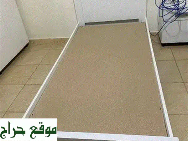 سرير نوم خشبي فاخر - تصميم ملكي أنيق لغرف نومك